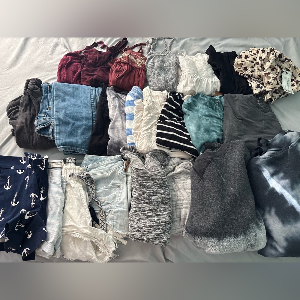Bundle of clothes 
american eagle, jcrew, abercrombie & champion